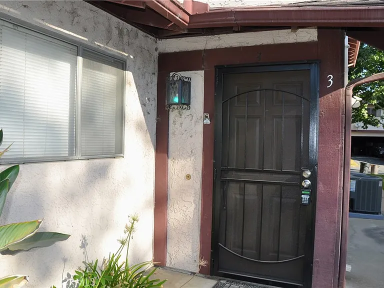 1189 W Sierra Madre Ave — Photo 2