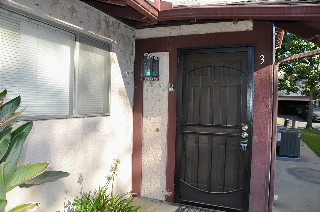Building Photo - 1189 W Sierra Madre Ave