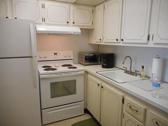 5th image of 111 Kent St #G