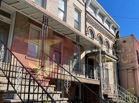 45 E 26th St