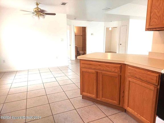 4th image of 819 Faull Dr APT A