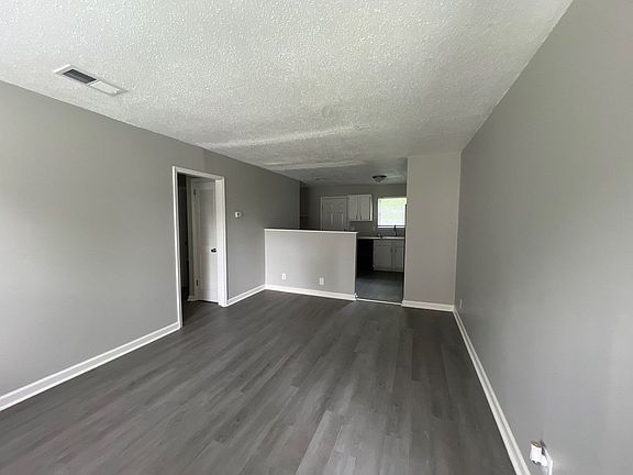 3rd image of 120 Deer Park Cir