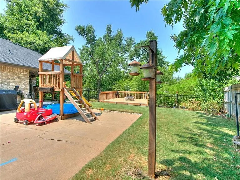 12105 Western View Dr — Photo 9