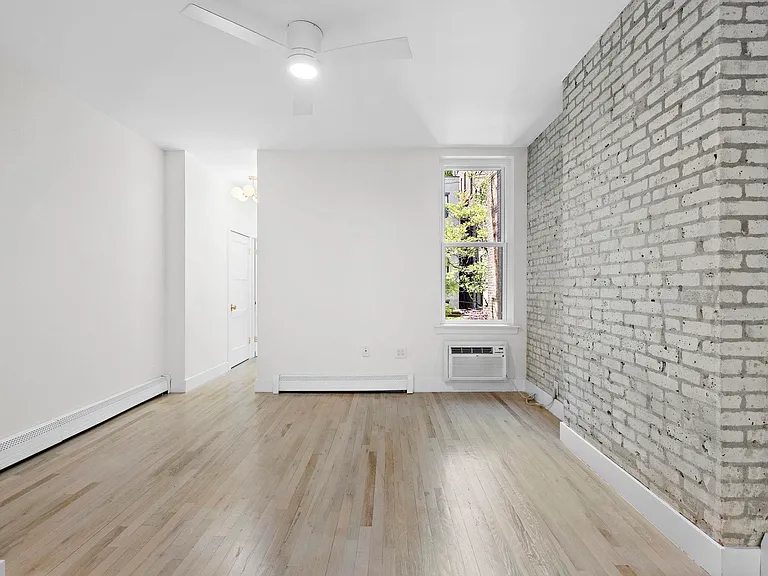 1120 Hudson St #4 — Photo 7