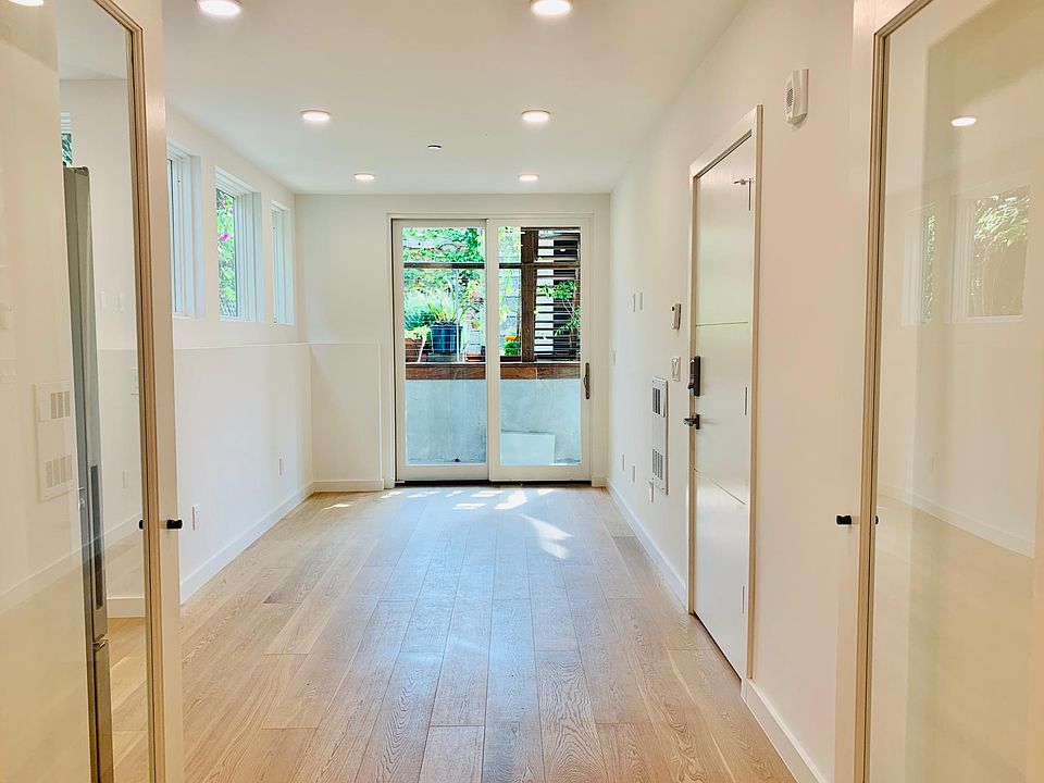 1st image of 1025B Sanchez St #B