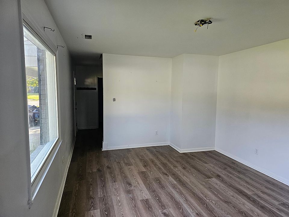 1st image of 100 White Oak Blvd