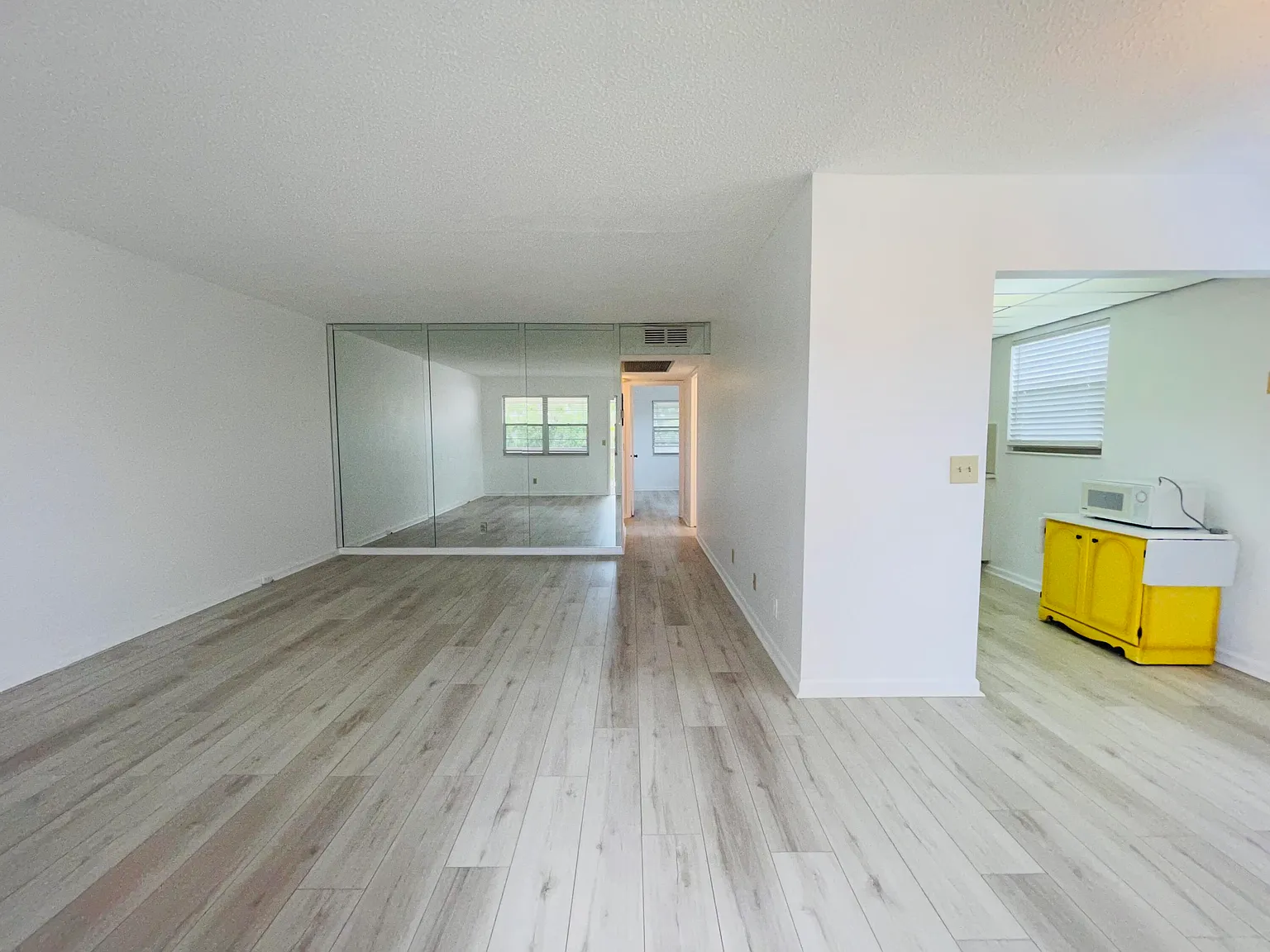 2 bed, 1.5 bath, 828 sqft, $1,800 — Photo 2