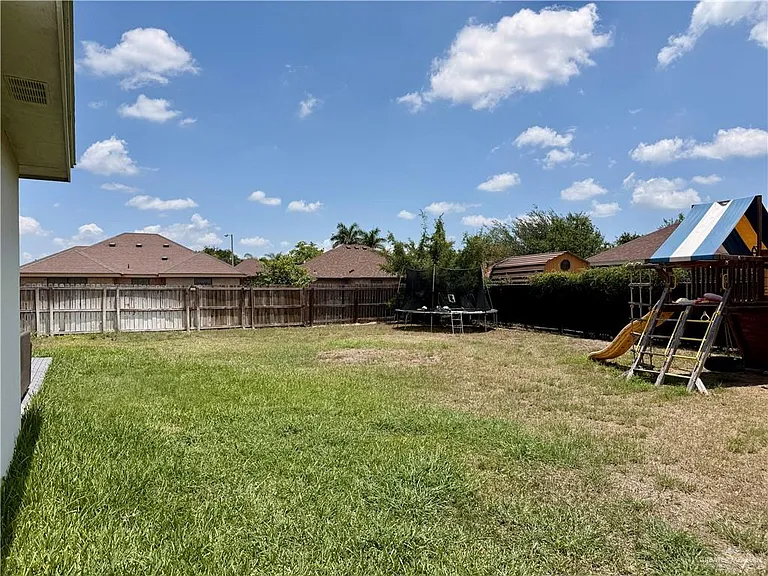 805 S 23rd St — Photo 12