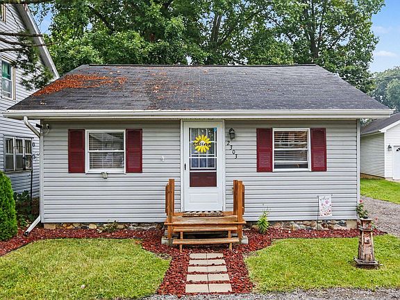 2nd image of 2303 Bartlett Rd