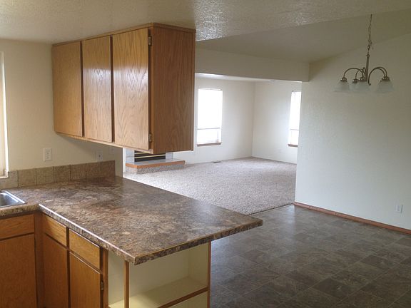 4th image of 291 NE Maple Ave