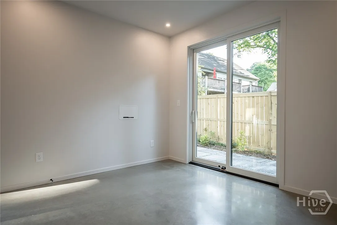 2 bed, 1.5 bath, 900 sqft, $1,800 — Photo 4