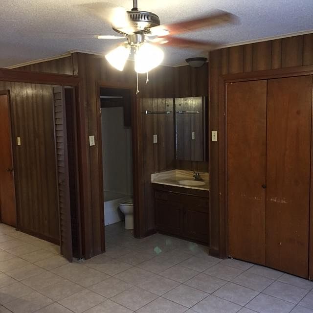 2nd image of 5300 Jeff Davis Dr APT 218
