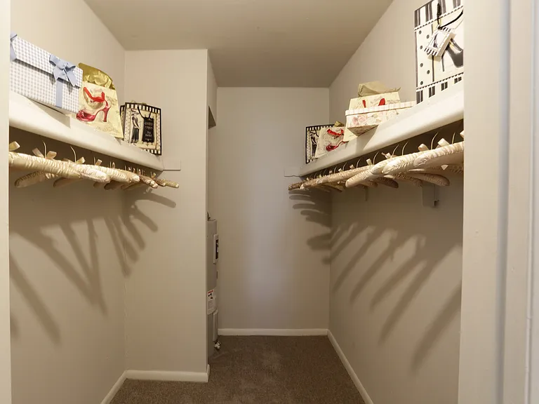 Metropolitan Tareyton Estates — Photo 16