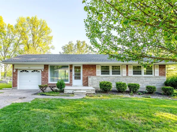 1212 Fargo Dr, Saint Louis, MO 63135