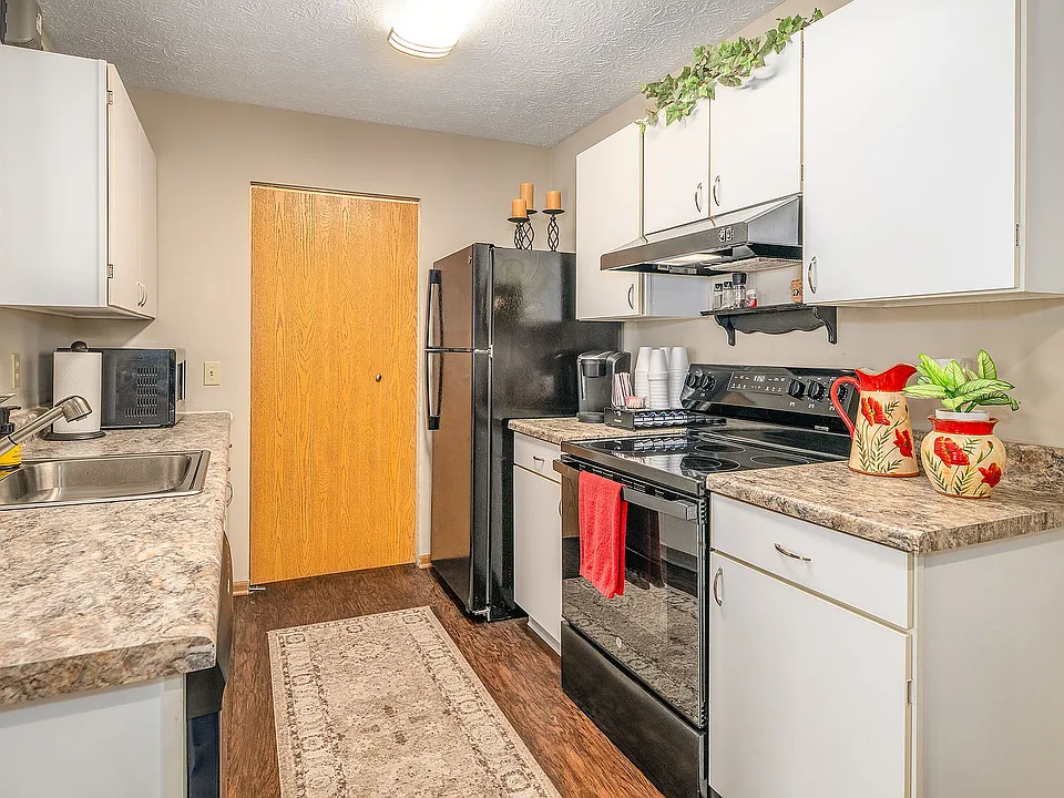 420 Munroe Falls Ave Cuyahoga Falls OH - 260903-1-13 copy