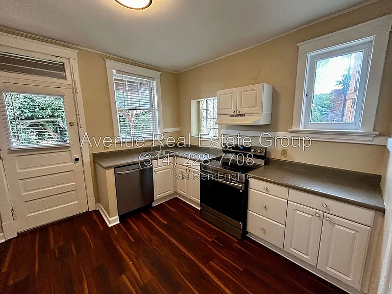 6026 Pershing Ave — Photo 6