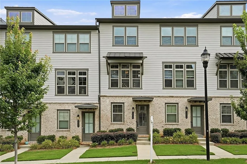 3 bed, 3.5 bath, 1680 sqft, $3,200 — Photo 1
