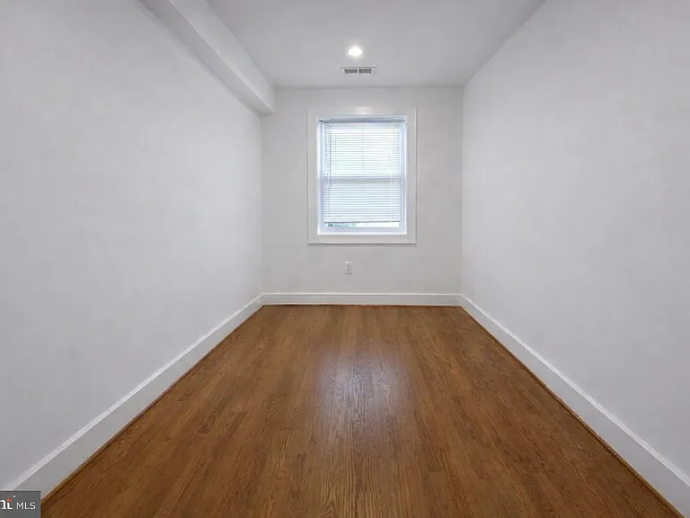 604 17th St NE — Photo 3