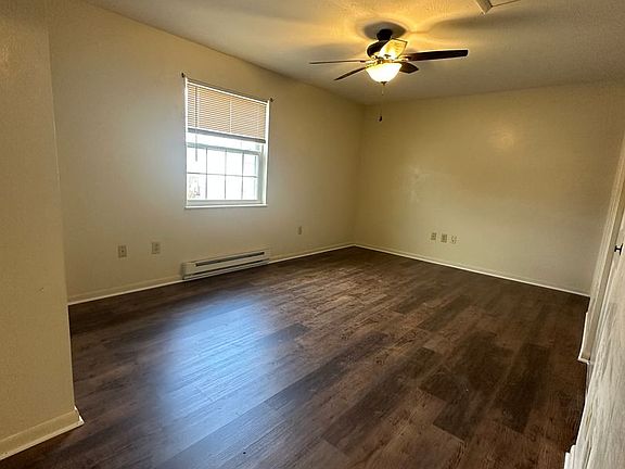 4th image of 96 Dutch Mill Ct APT E