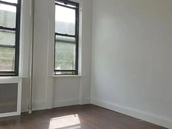 32-23 48th St #2, Astoria, NY 11103