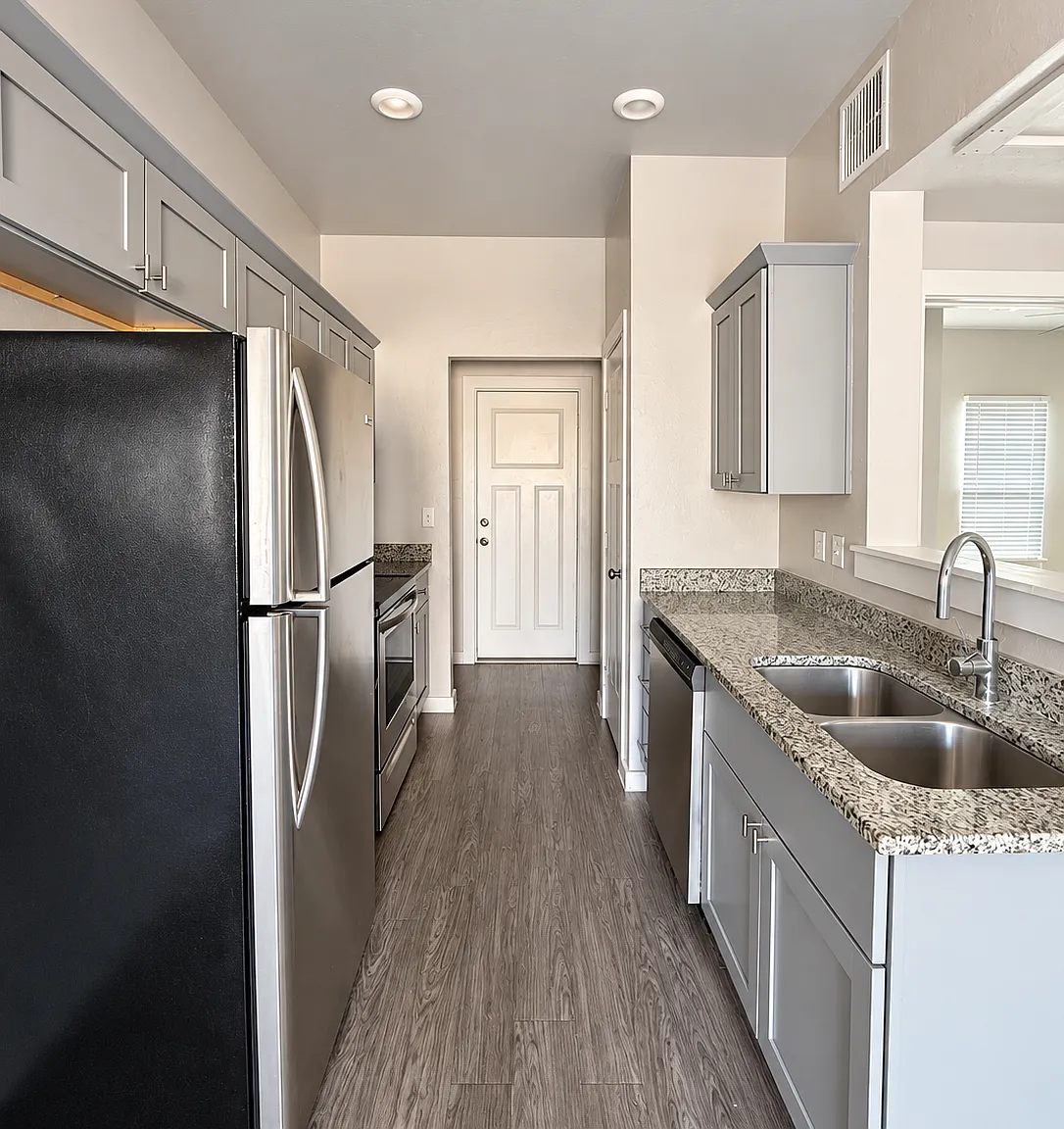 4750 Travertine — Photo 3