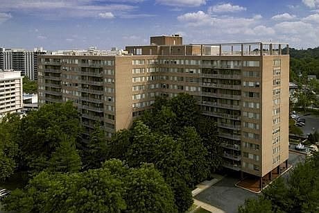 2nd image of 2000 S Eads St APT 18