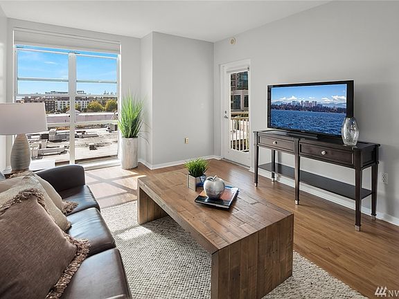 4th image of 118 107th Ave NE Unit B208