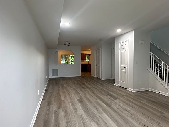 3rd image of 7 Woodridge Cir #7A