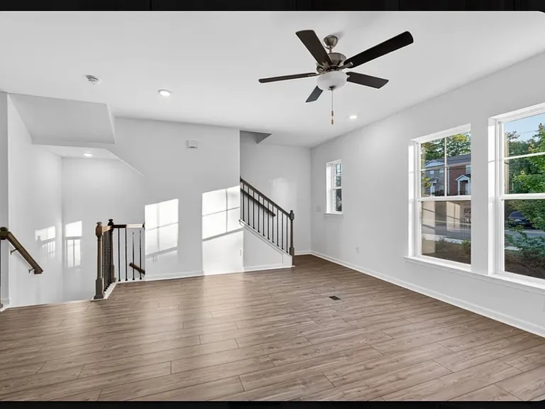 6162 Wayburn St #5 — Photo 7