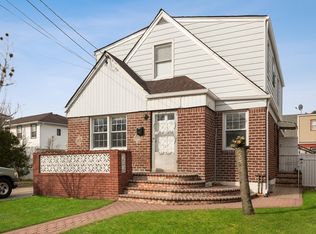 286 N Corona Ave, Valley Stream, NY 11580