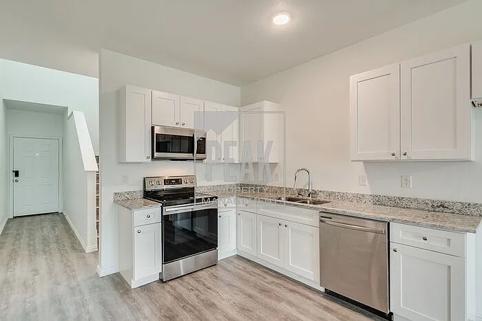 3220 S Cherry Ln — Photo 3