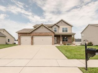 128 Oakshire Dr, Troy, IL 62294