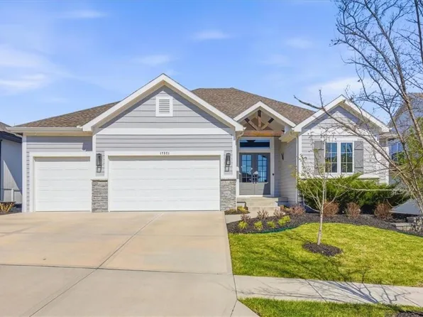 17321 Bradshaw St, Overland Park, KS 66221