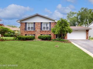17W544 Concord Pl, Darien, IL
