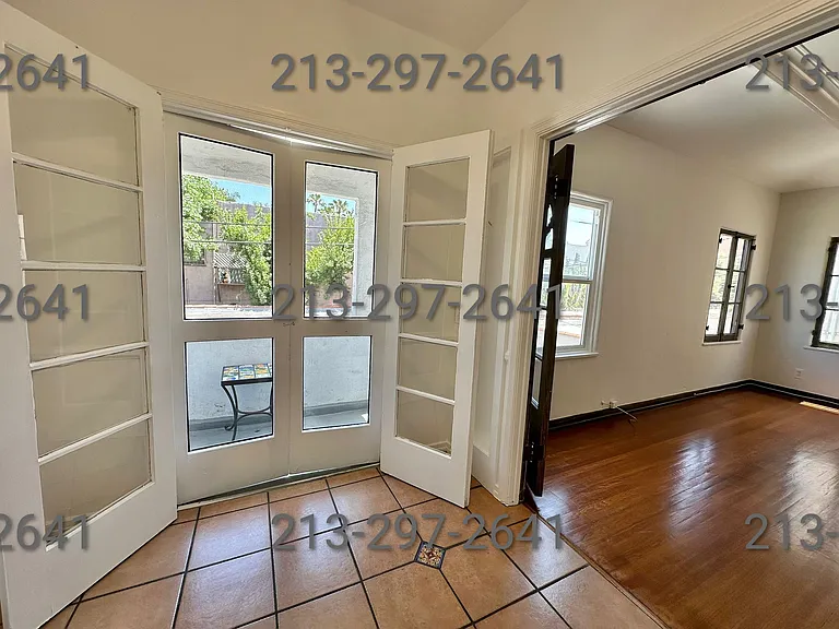 324 S Cochran Ave #7 — Photo 3