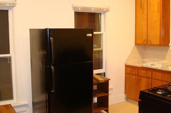 Big Kitchen W New Fridge And Stove.