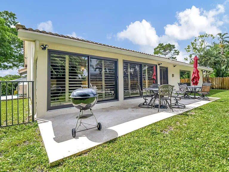 804 Foxpointe Cir — Photo 43