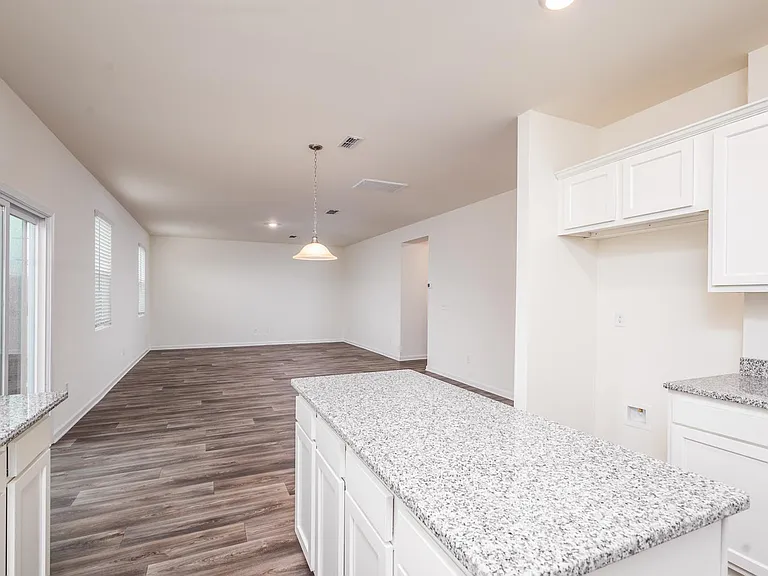 360 Rayland St — Photo 6