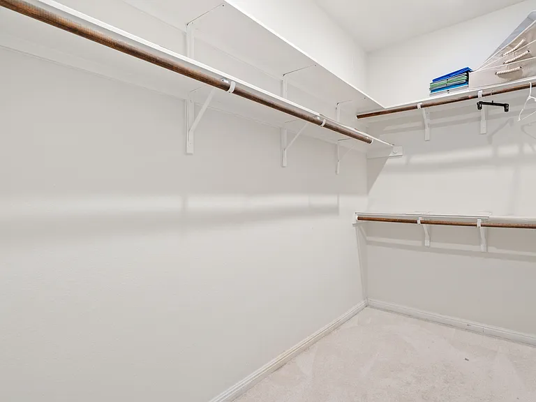 928 Myrna Bnd — Photo 17