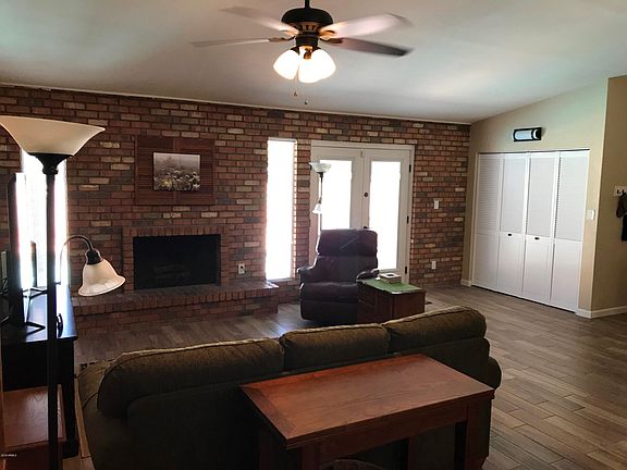 11625 family room 2