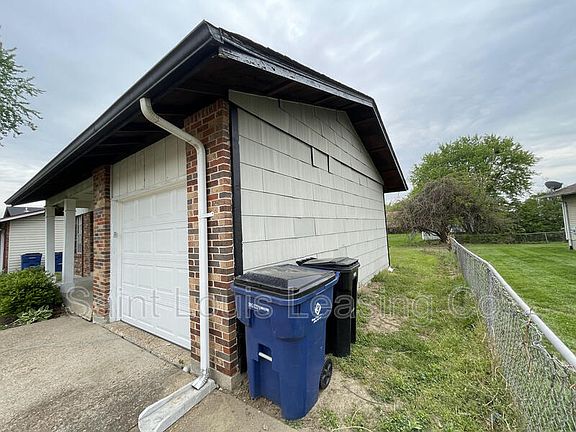 3rd image of 3232 Malinda Ct