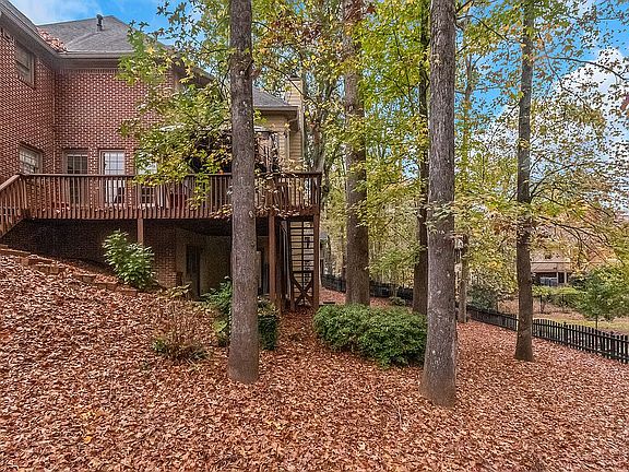 4th image of 5026 Staverly Ln