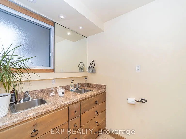 21 Southview Cres — Photo 17