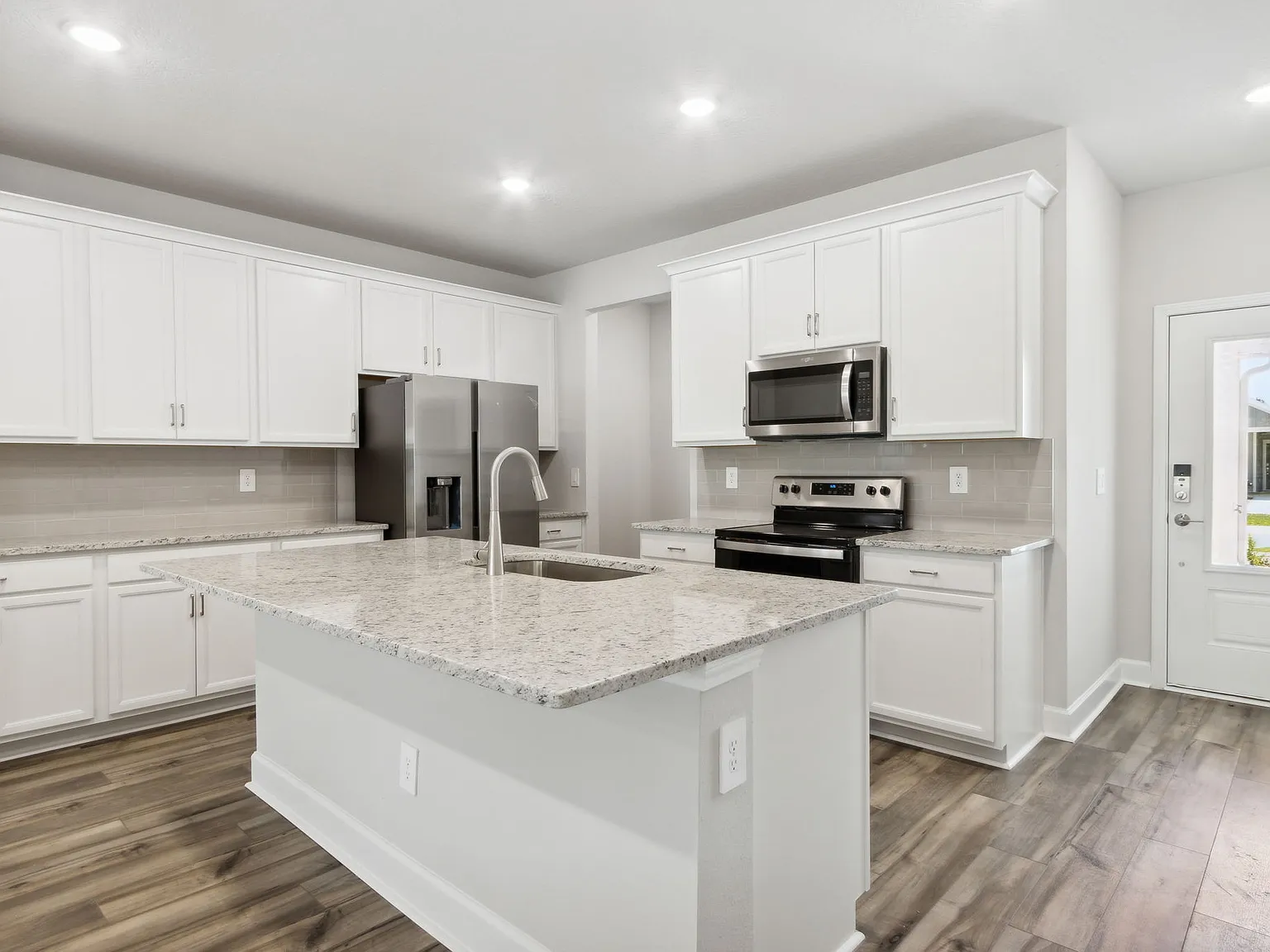 3 bed, 2.5 bath, 1795 sqft, $2,399 — Photo 4