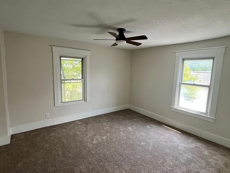 1714 Victoria Ave — Photo 10