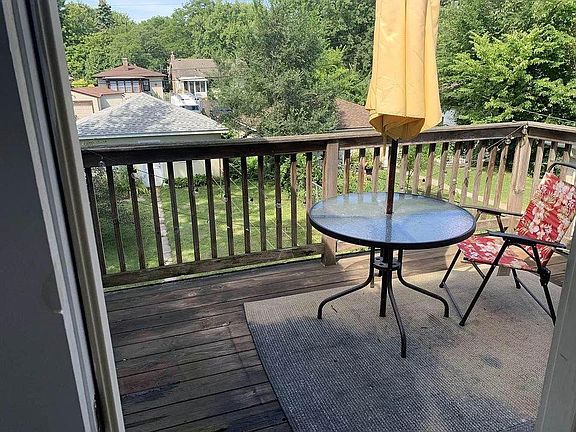4th image of 2524 32nd Ave S Unit 2