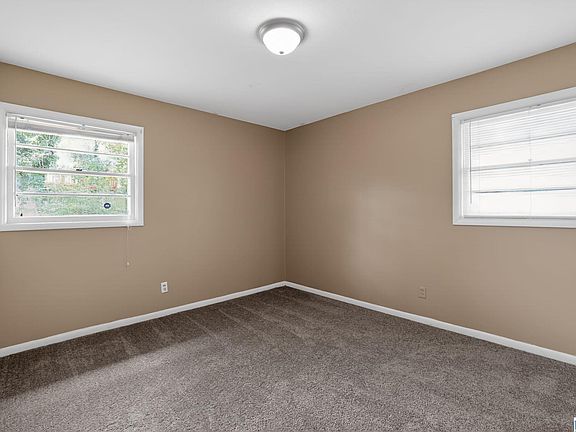 5th image of 333 Northwood Dr