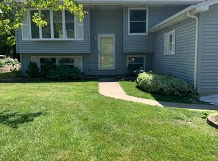 813 Durham Ln, Grayslake, IL 60030