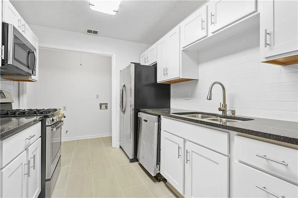 2 bed, 2.0 bath, 1100 sqft, $1,800 — Photo 1