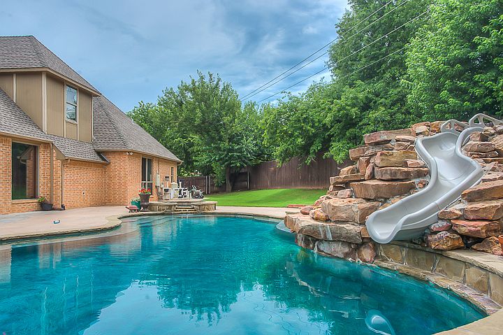 1st image of 401 Cedarburg Ct
